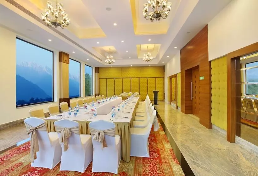 ホテル Rs Sarovar Portico