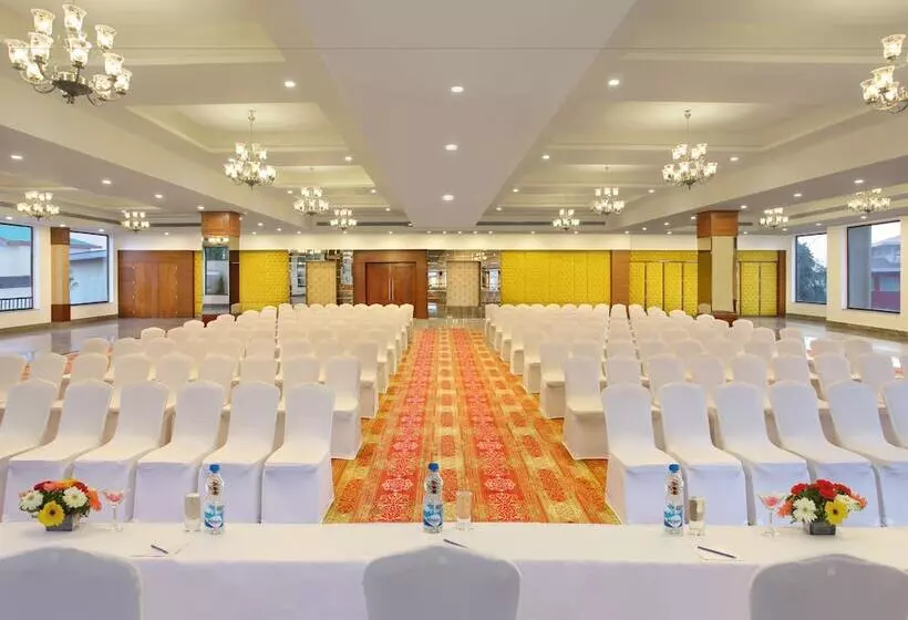 ホテル Rs Sarovar Portico