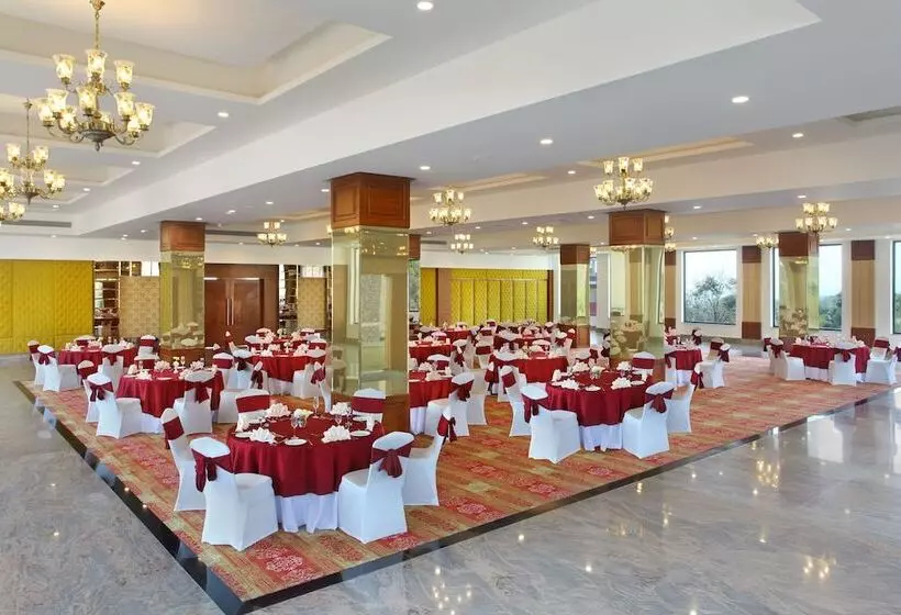 ホテル Rs Sarovar Portico