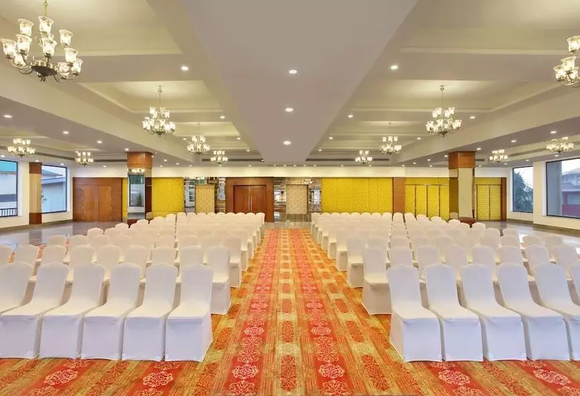 ホテル Rs Sarovar Portico