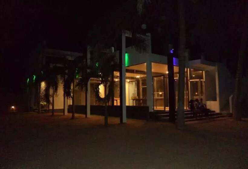 Hotelli Saara Beach