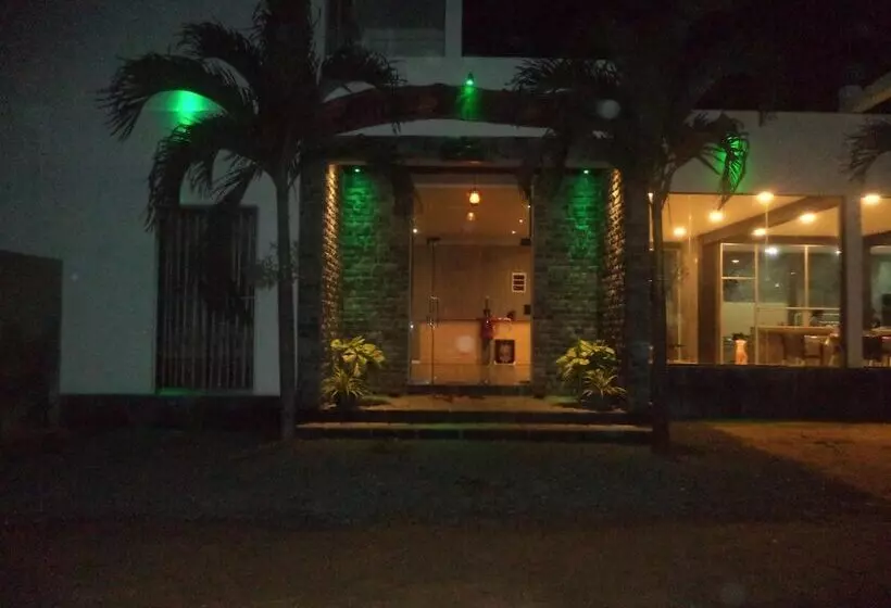 Hotelli Saara Beach