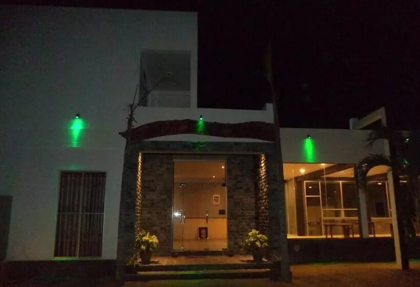 Hotelli Saara Beach