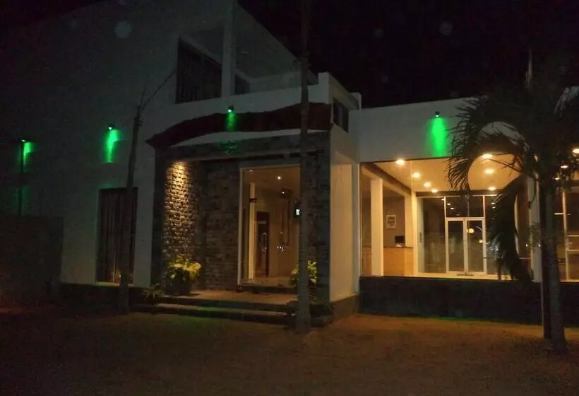 Hotelli Saara Beach