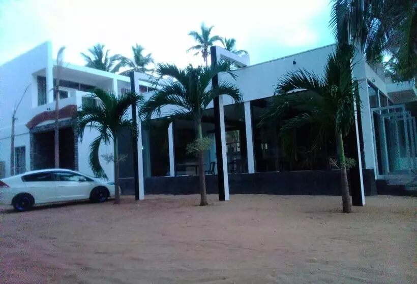 Hotelli Saara Beach