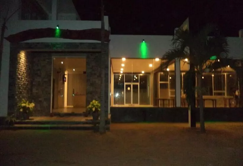 Hotelli Saara Beach