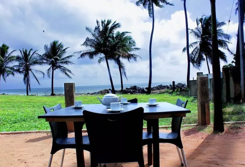 Hotelli Saara Beach