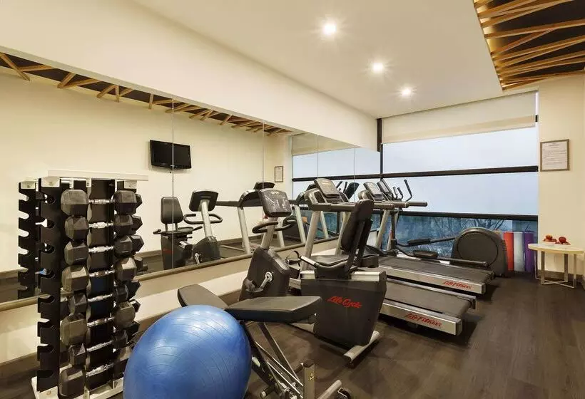 ホテル Sarovar Portico Outer Ring Road