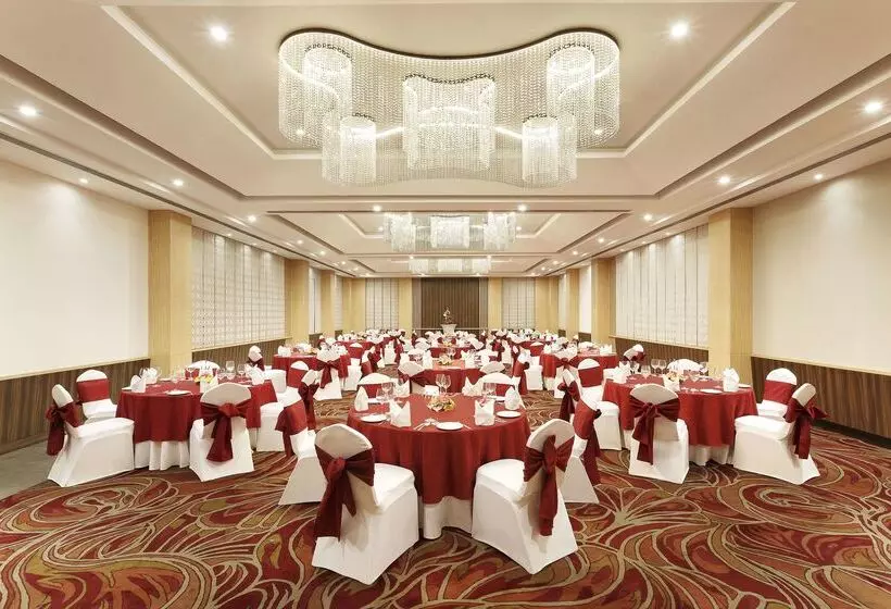 ホテル Sarovar Portico Outer Ring Road