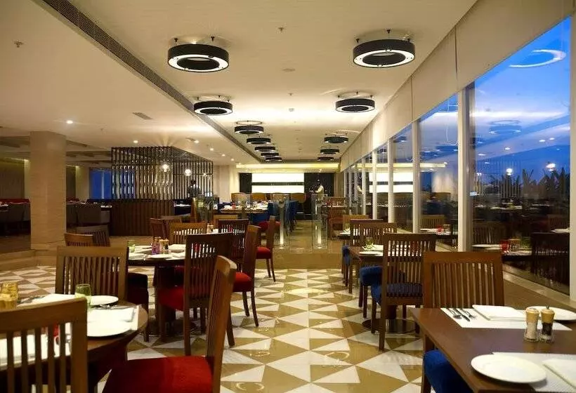 ホテル Sarovar Portico Outer Ring Road