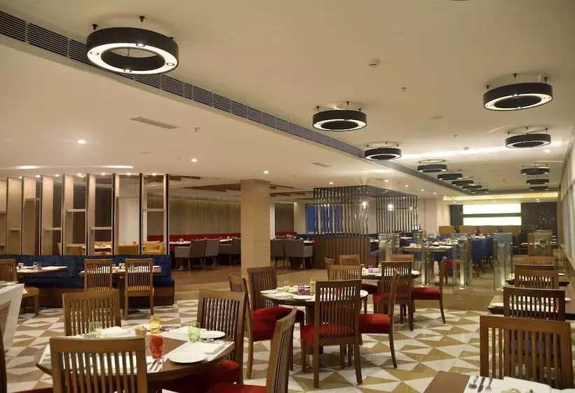 ホテル Sarovar Portico Outer Ring Road