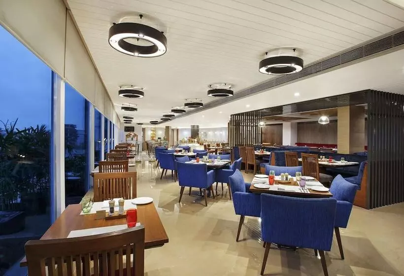 ホテル Sarovar Portico Outer Ring Road