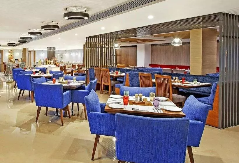 ホテル Sarovar Portico Outer Ring Road