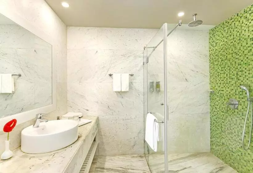 ホテル Sarovar Portico Outer Ring Road