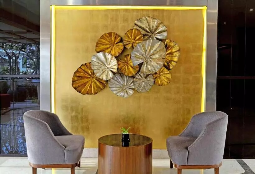 ホテル Sarovar Portico Outer Ring Road