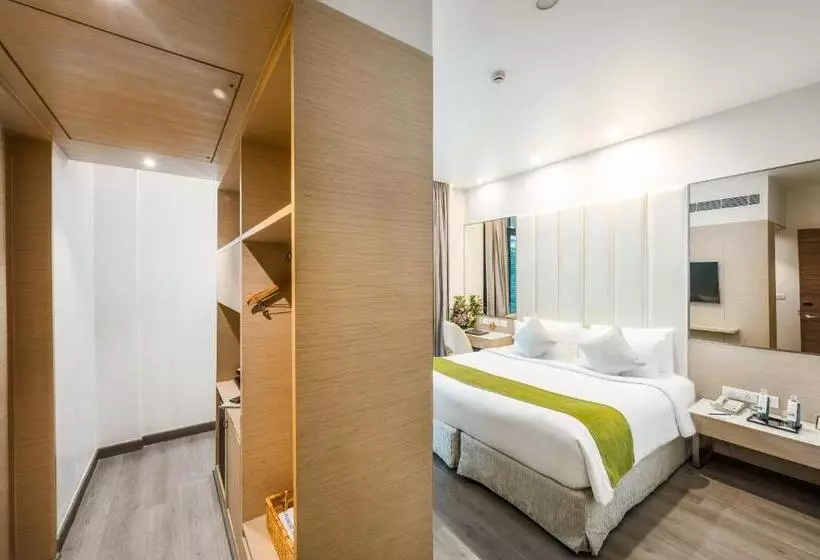 ホテル Sarovar Portico Outer Ring Road