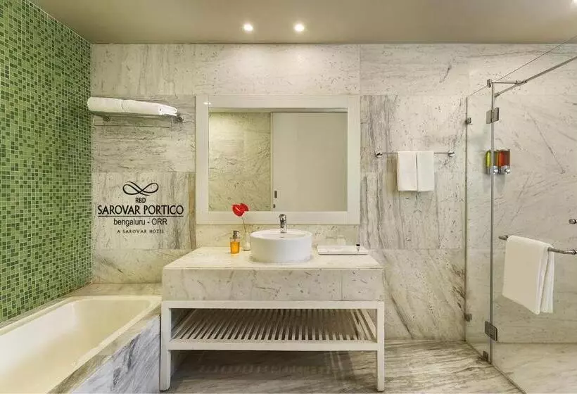 ホテル Sarovar Portico Outer Ring Road