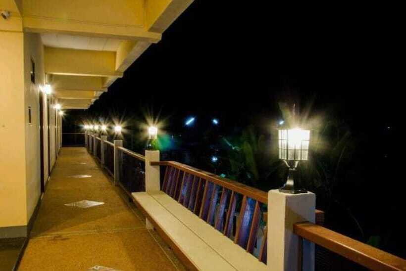 호텔 The Impress Sisaket