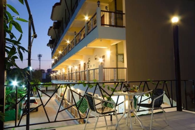 호텔 The Impress Sisaket