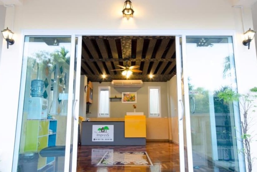 호텔 The Impress Sisaket