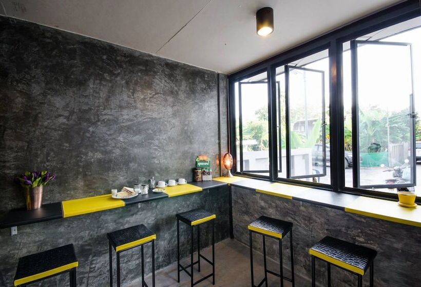 호텔 The Impress Sisaket