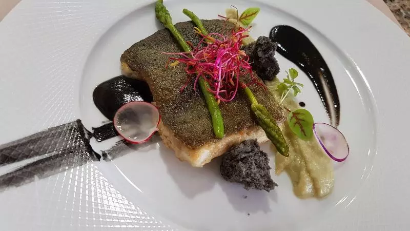 Isulella Hotel & Restaurant