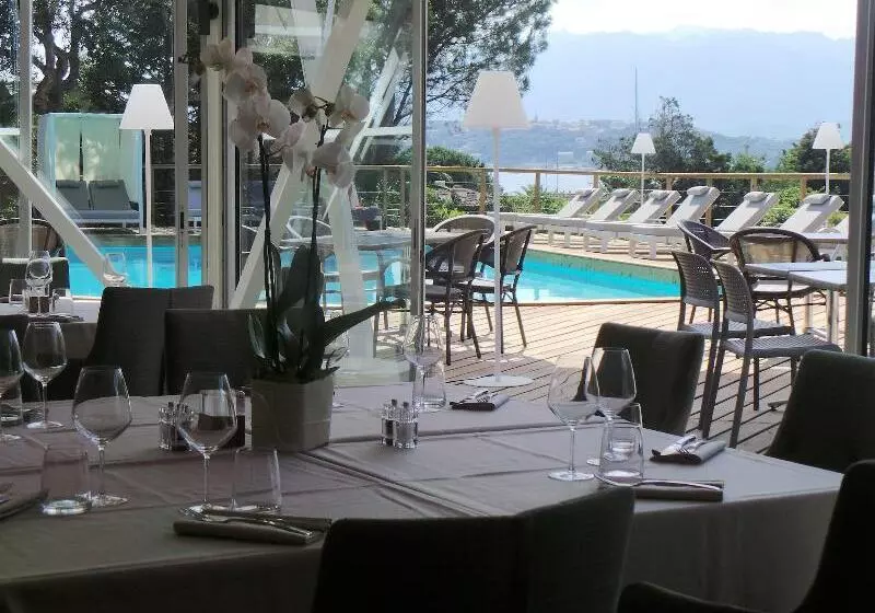 Isulella Hotel & Restaurant