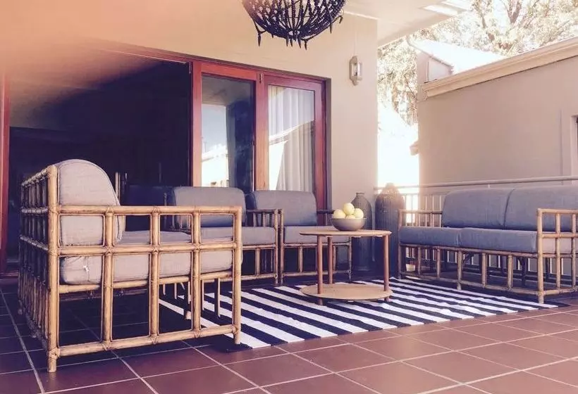پانسیون Calais Guest House