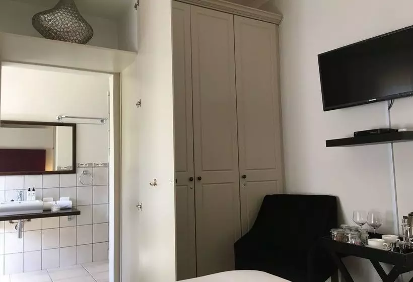 پانسیون Calais Guest House