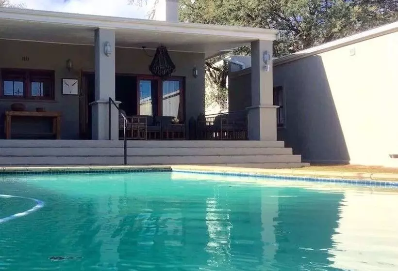پانسیون Calais Guest House