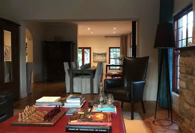 پانسیون Calais Guest House