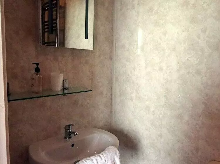 پانسیون Leonardo S Guest House