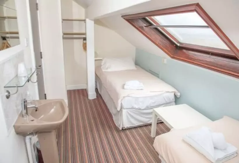 پانسیون Leonardo S Guest House