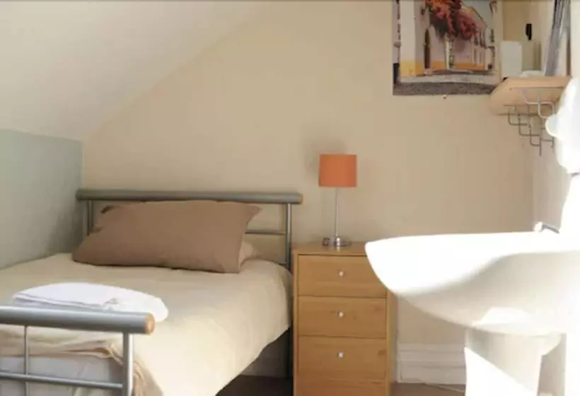 پانسیون Leonardo S Guest House