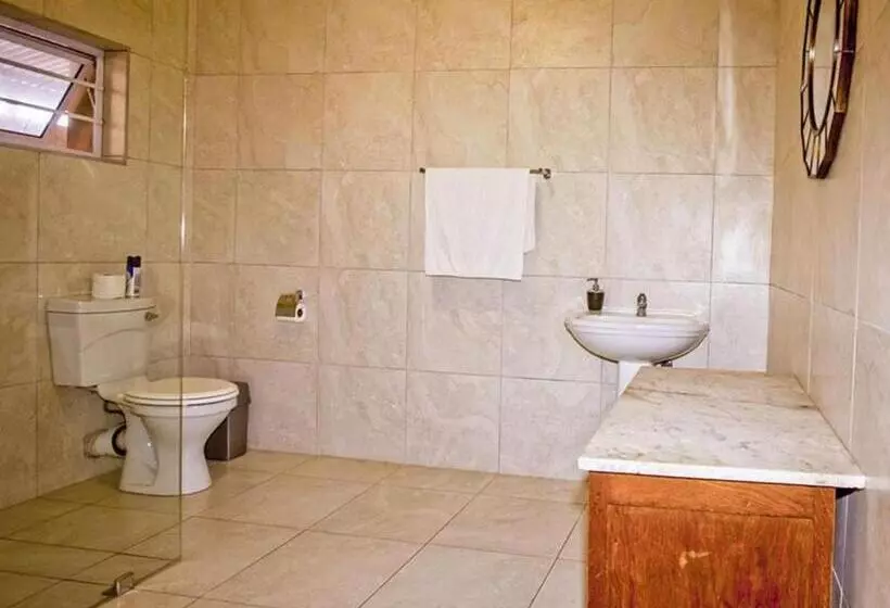 پانسیون The Russel Guest House