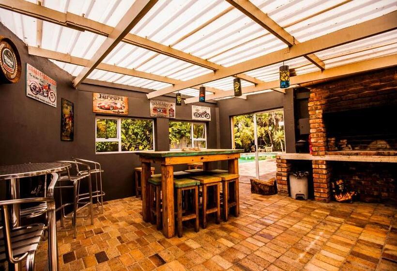 Majatalo The Russel Guest House