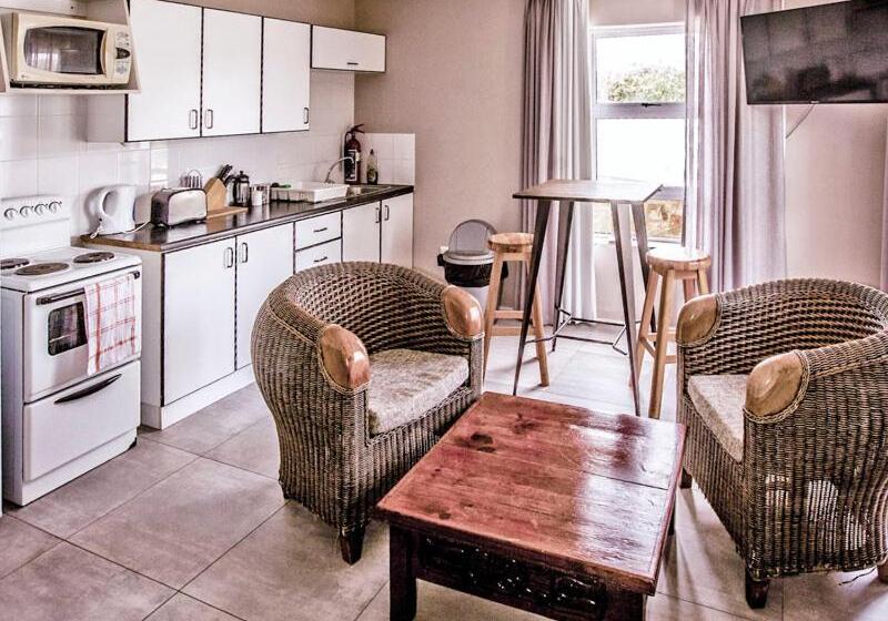 Majatalo The Russel Guest House