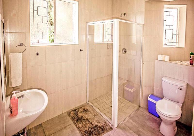 Majatalo The Russel Guest House