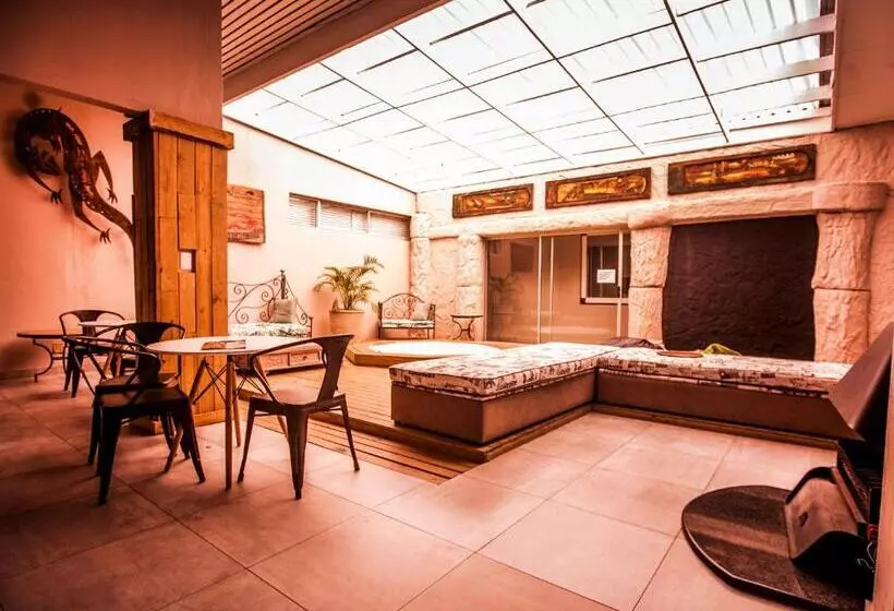 پانسیون The Russel Guest House