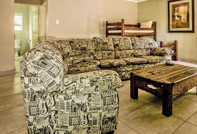 Majatalo The Russel Guest House