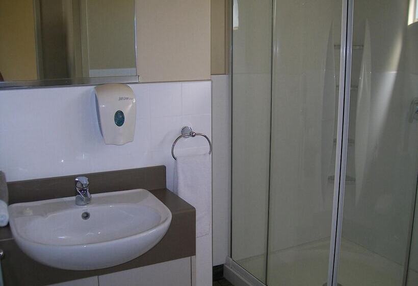 Sierra Motel And Apartments