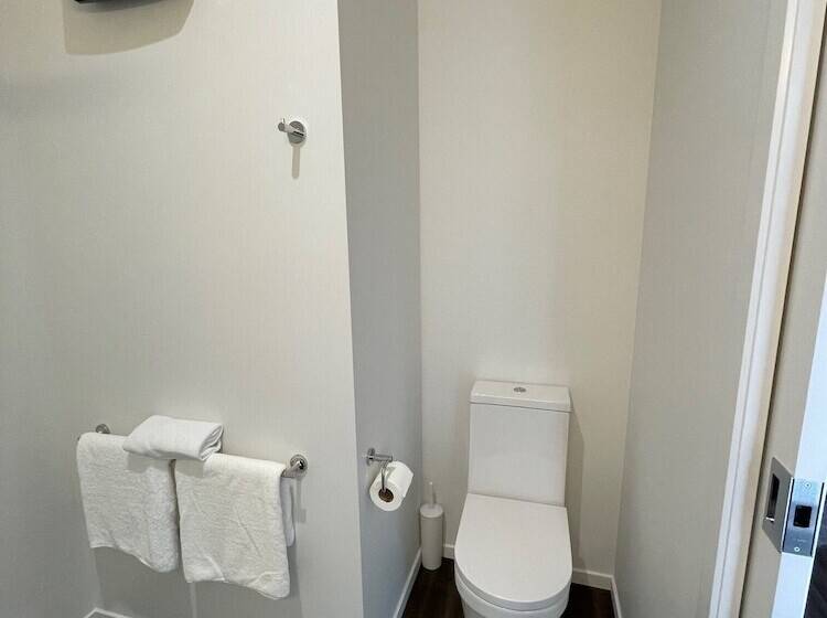 Sierra Motel And Apartments