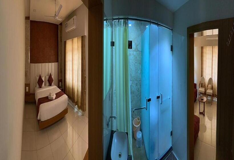 هتل Dwarkesh Dwarka