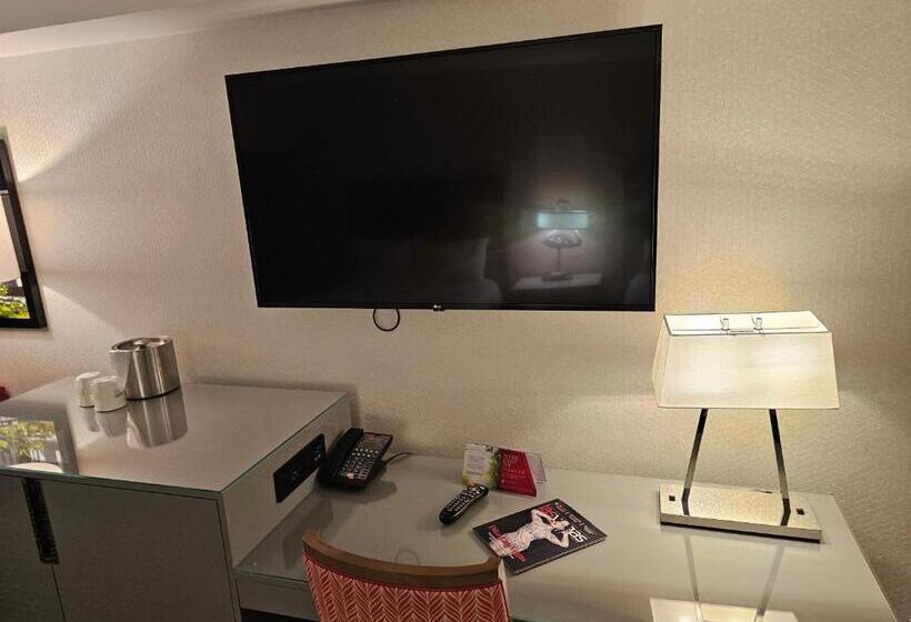 Attractive Modern Unit By Flamingo Strip Las Vegas