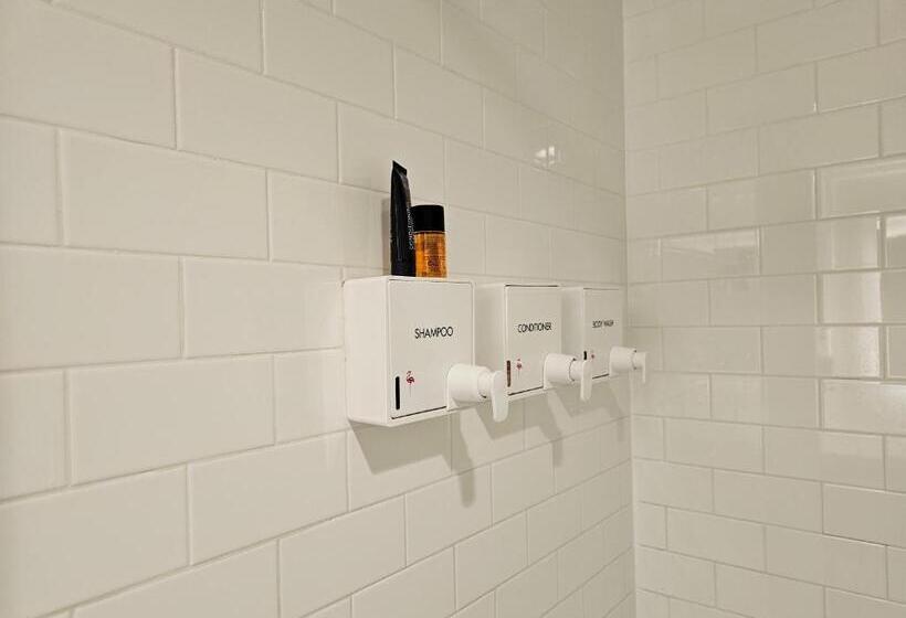 Attractive Modern Unit By Flamingo Strip Las Vegas