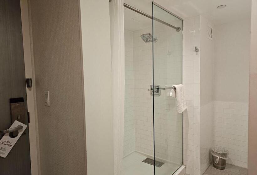 Attractive Modern Unit By Flamingo Strip Las Vegas