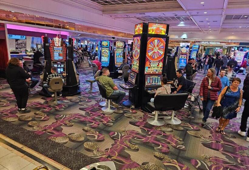 Attractive Modern Unit By Flamingo Strip Las Vegas