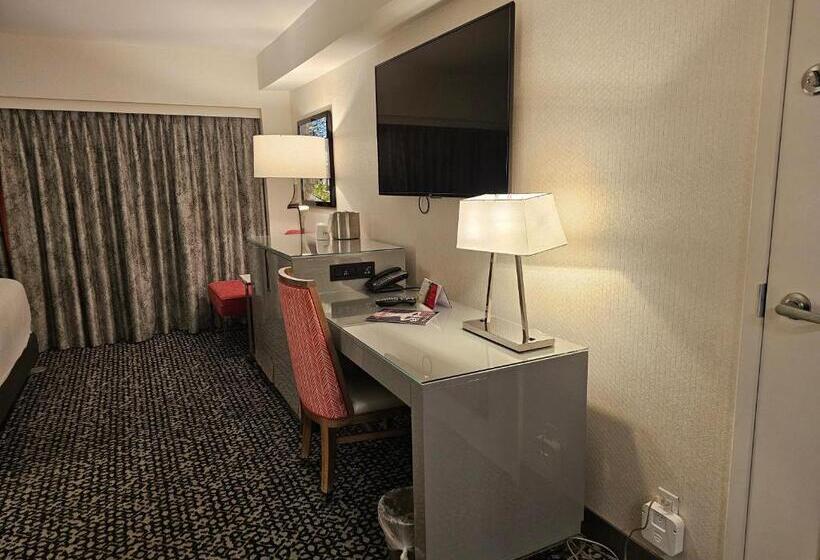 Attractive Modern Unit By Flamingo Strip Las Vegas