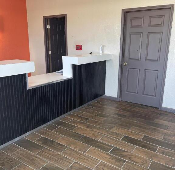 مُتل Relax Inn & Suites