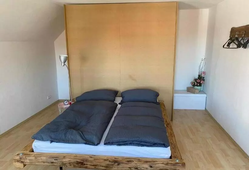 ペンション Room In Apartment Schlummern Wie Dornroschenrapunzel Im Schlosschen